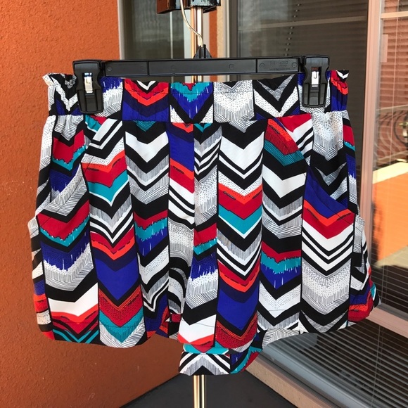 💕HP💕DV by Dolce Vita Chevron Shorts - Picture 2 of 9